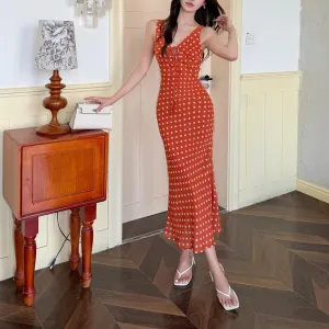 Elegant Floral Print Dress Featuring a Fitted Silhouette
