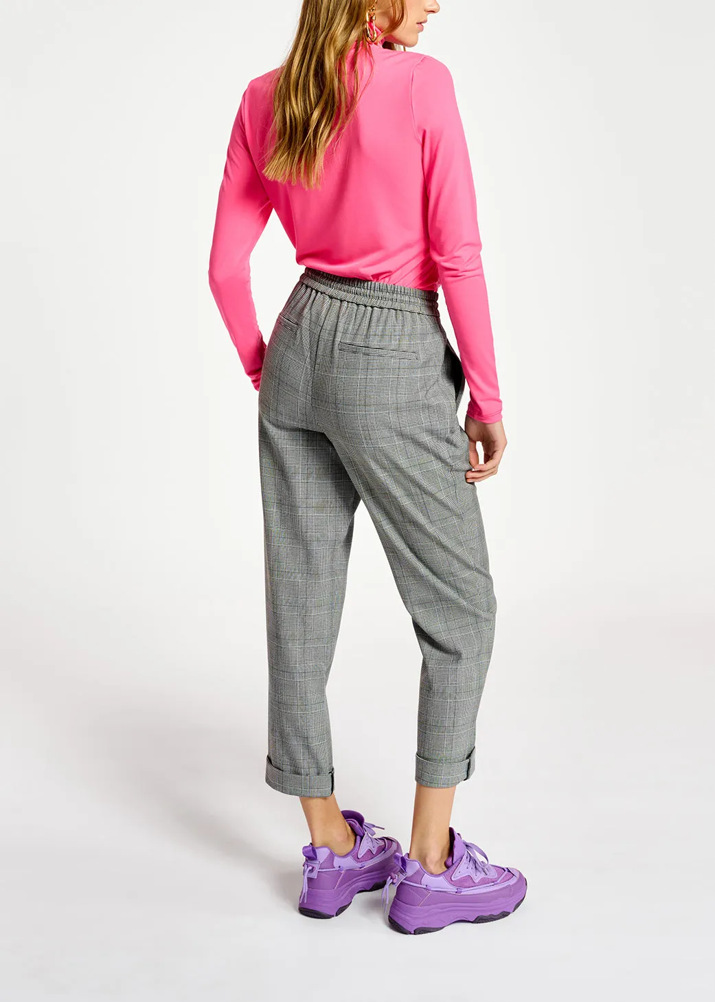 Grey pants with check motif