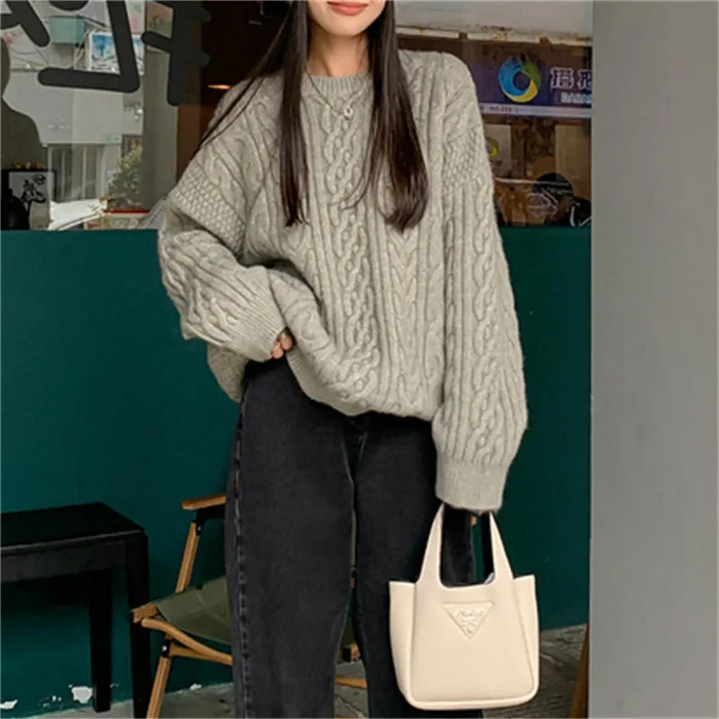 Loose-fit Round Neck Jumper Perfect for Casual Days