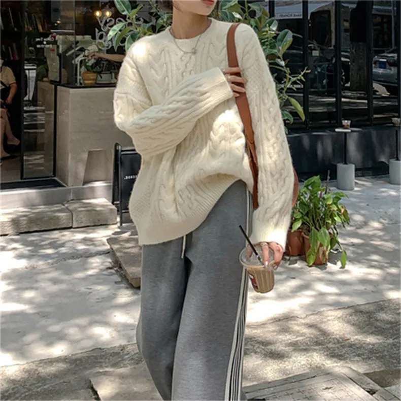 Loose-fit Round Neck Jumper Perfect for Casual Days
