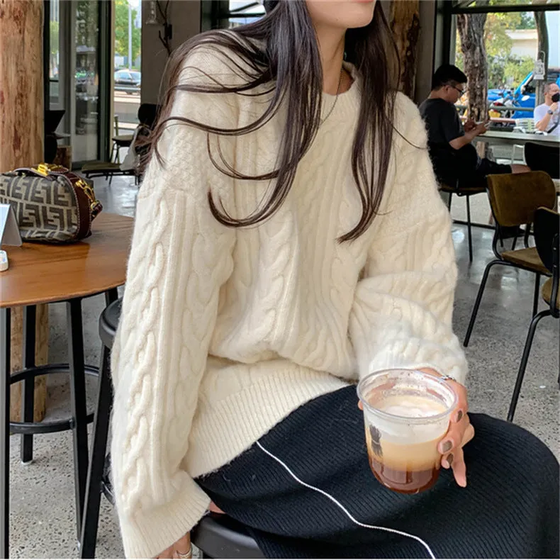 Loose-fit Round Neck Jumper Perfect for Casual Days