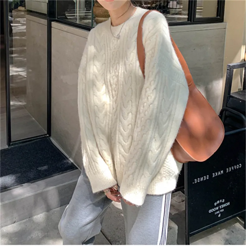 Loose-fit Round Neck Jumper Perfect for Casual Days