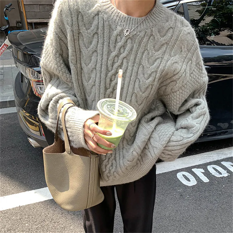 Loose-fit Round Neck Jumper Perfect for Casual Days