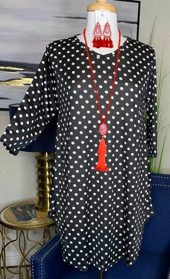 Medium : Black & White Polka Dot Scoop Tunic