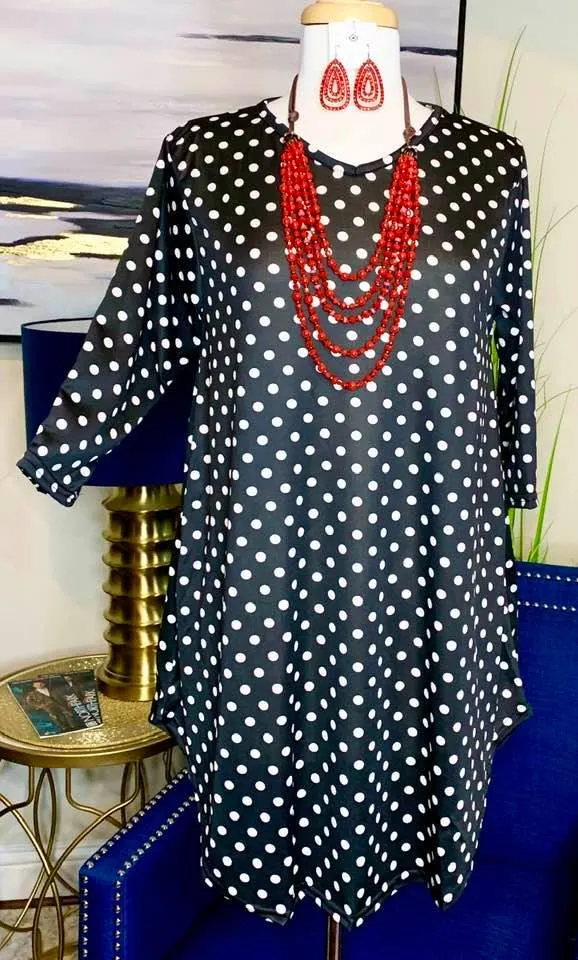 Medium : Black & White Polka Dot Scoop Tunic