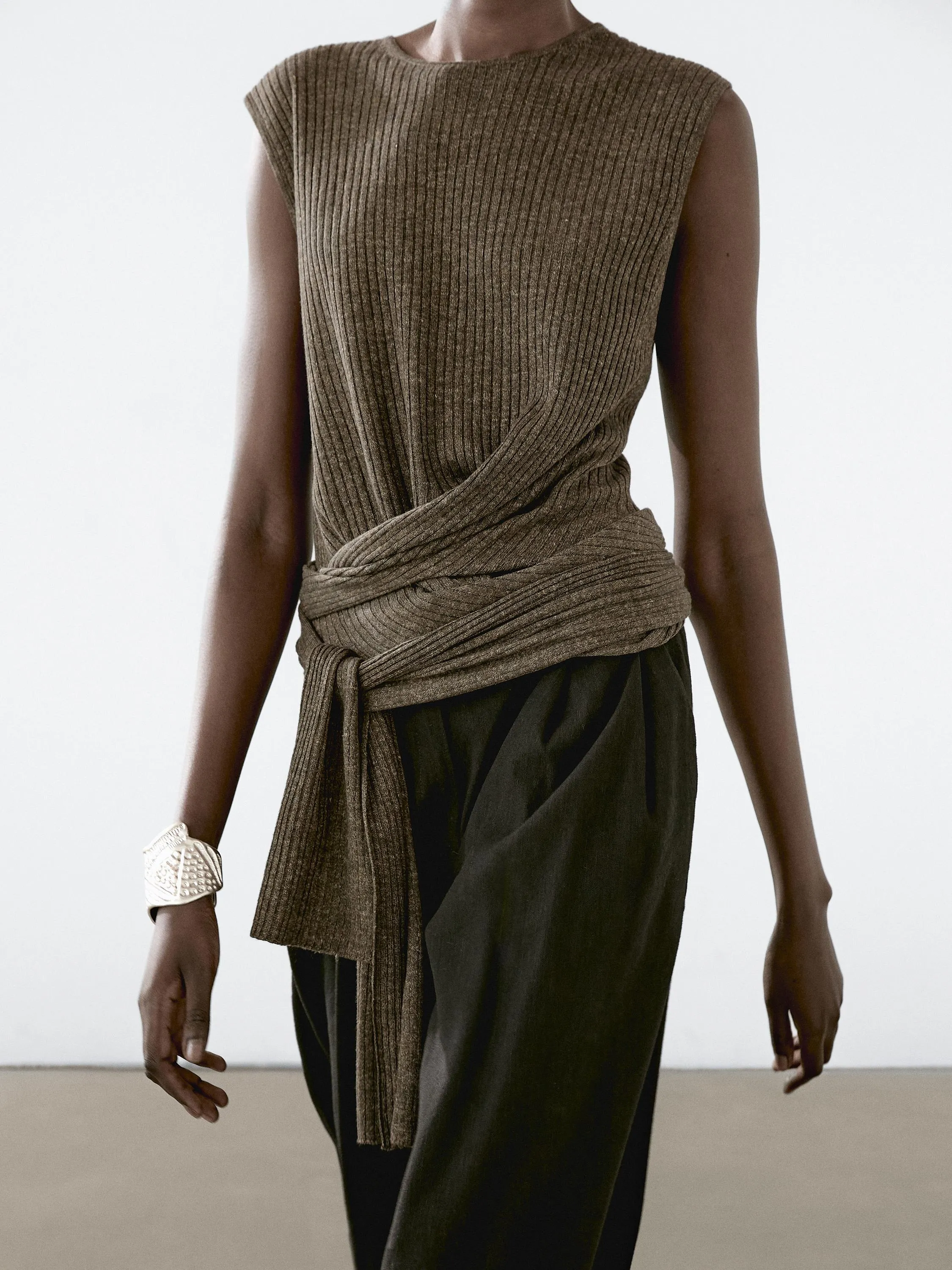 Melange linen blend top with tie detail