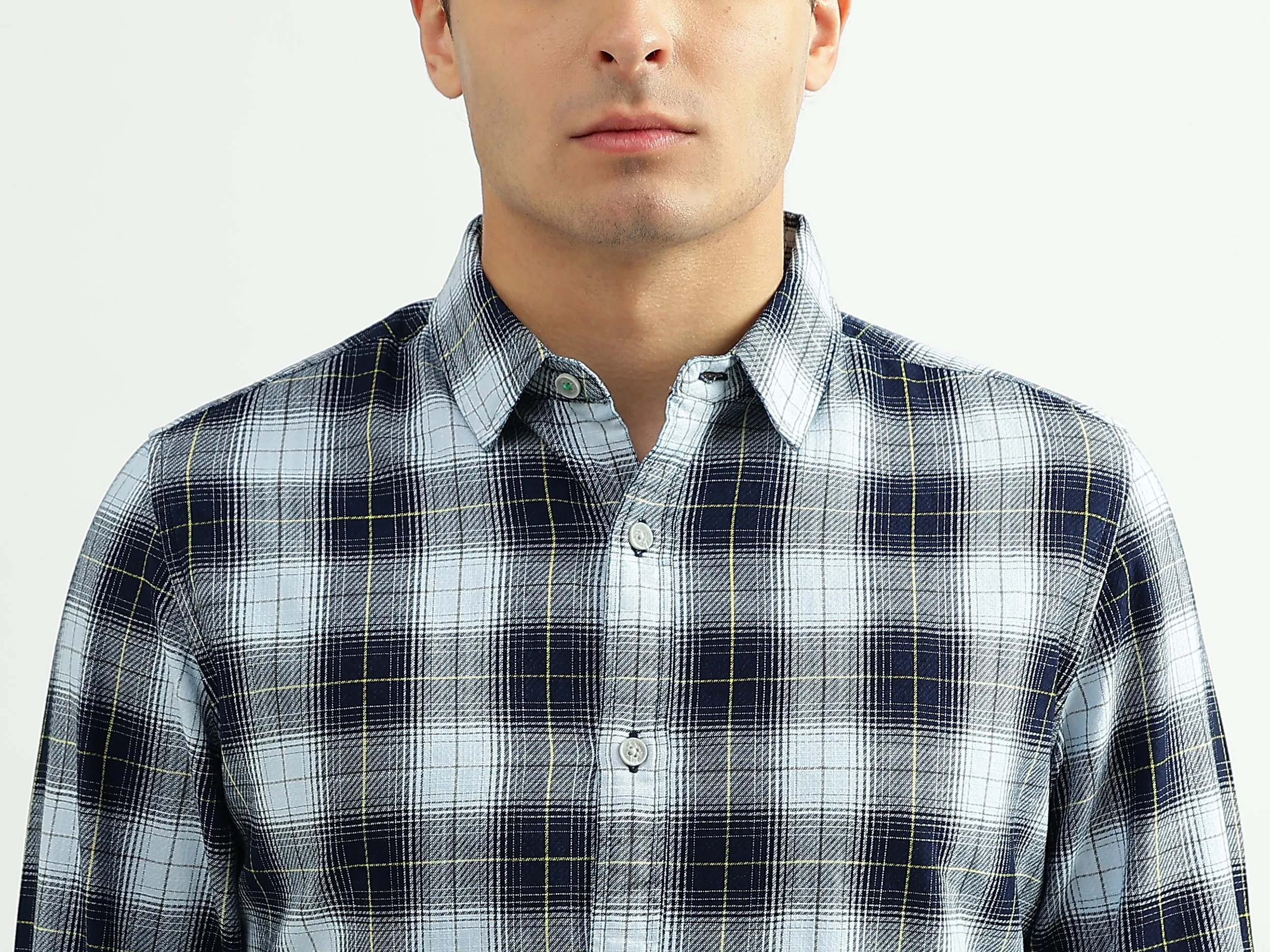 Men Checked Spread Collar Shirt