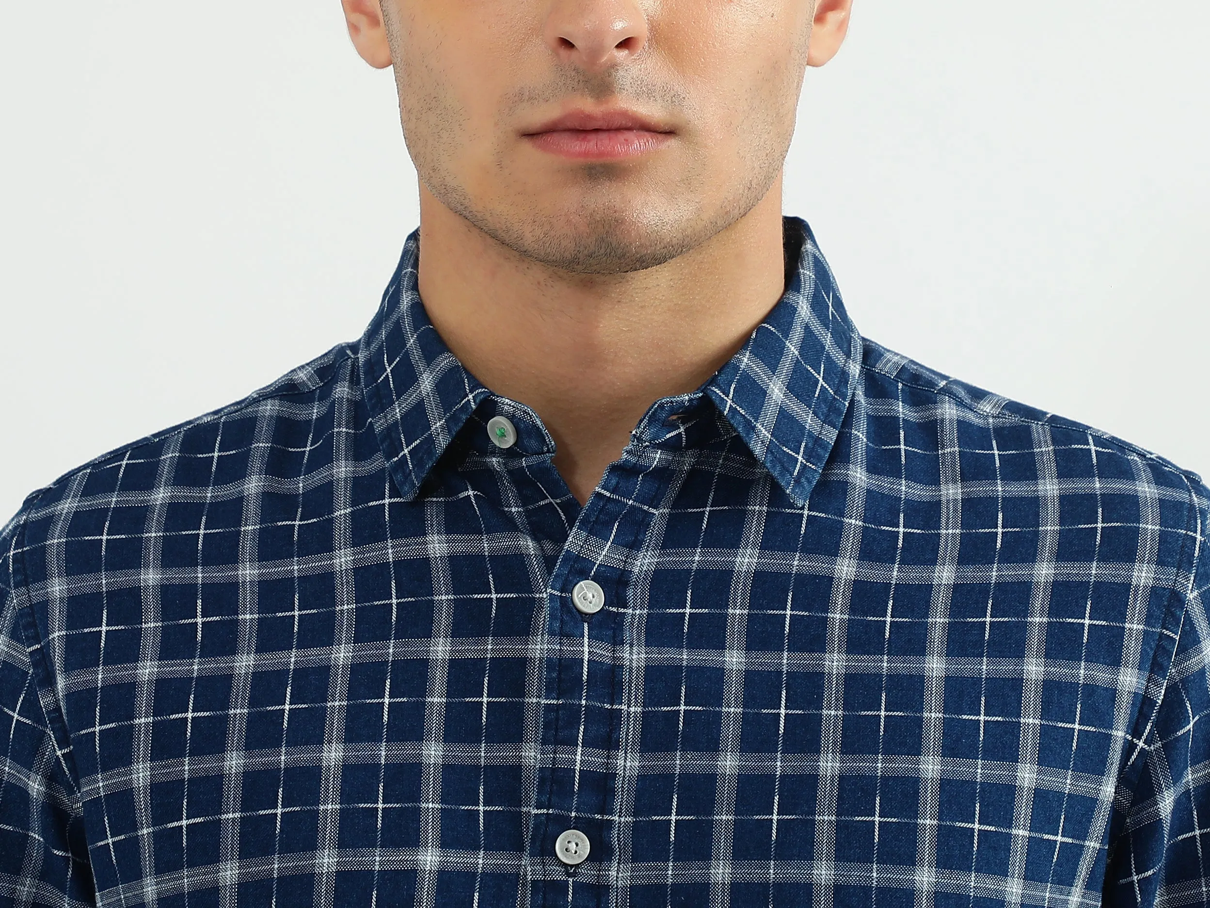 Men Checked Spread Collar Shirt