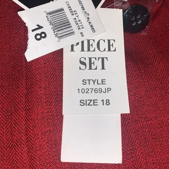 R&amp;K Originals 3 piece pant suit. NWT.  Size 18.  Machine washable.