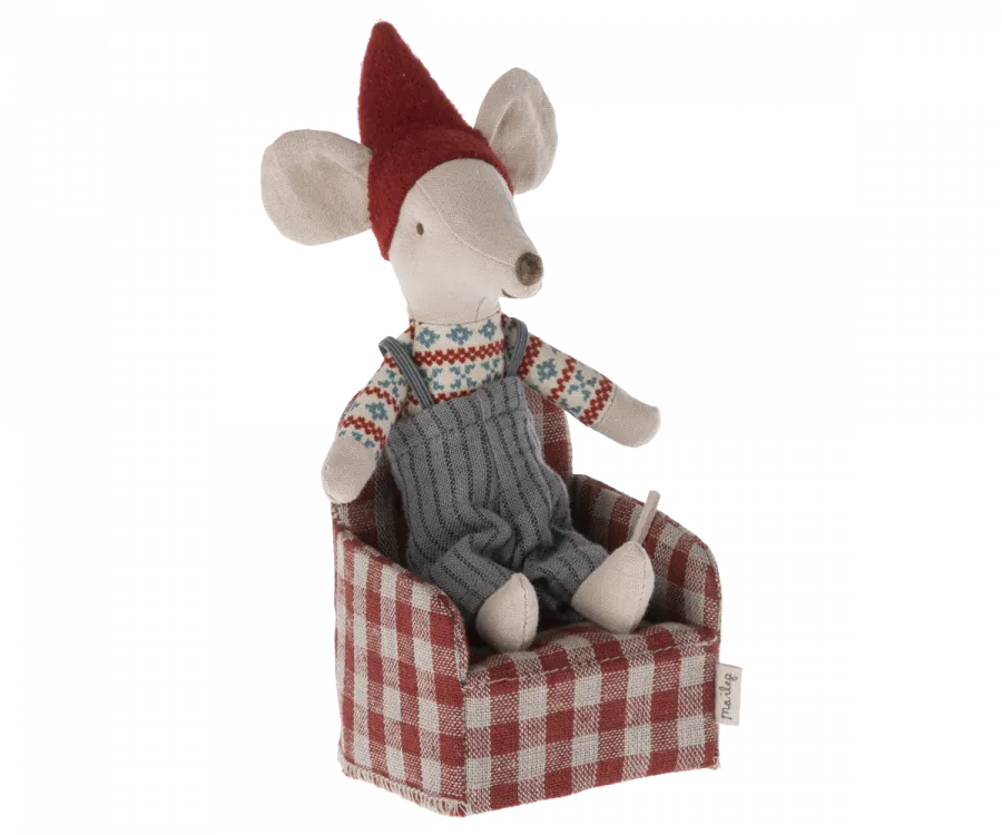 red chair for mouse