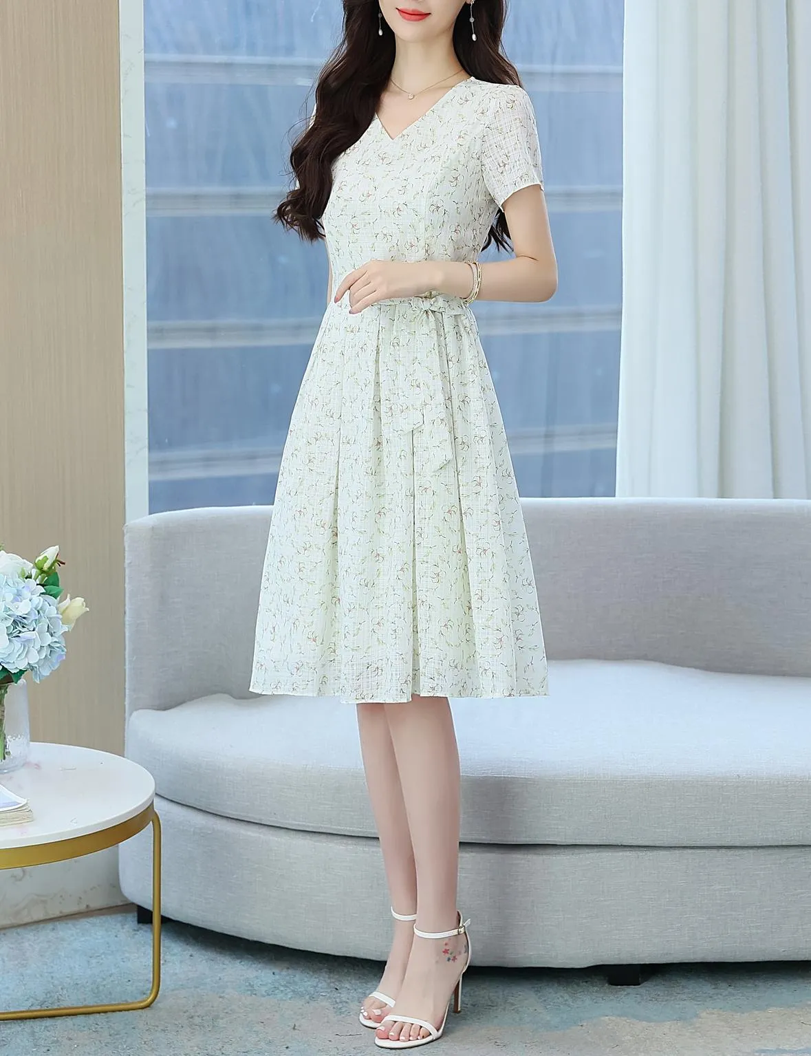 Stunning A-Line Dress for Women with V-Neck and Floral Print
