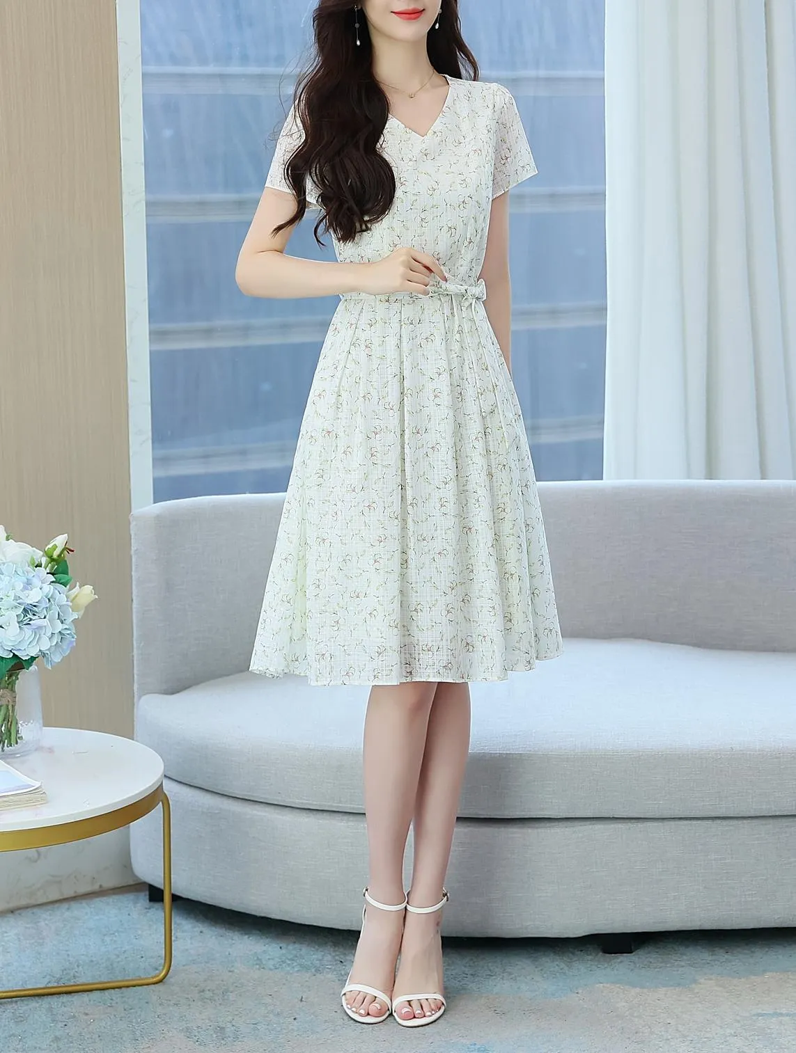 Stunning A-Line Dress for Women with V-Neck and Floral Print