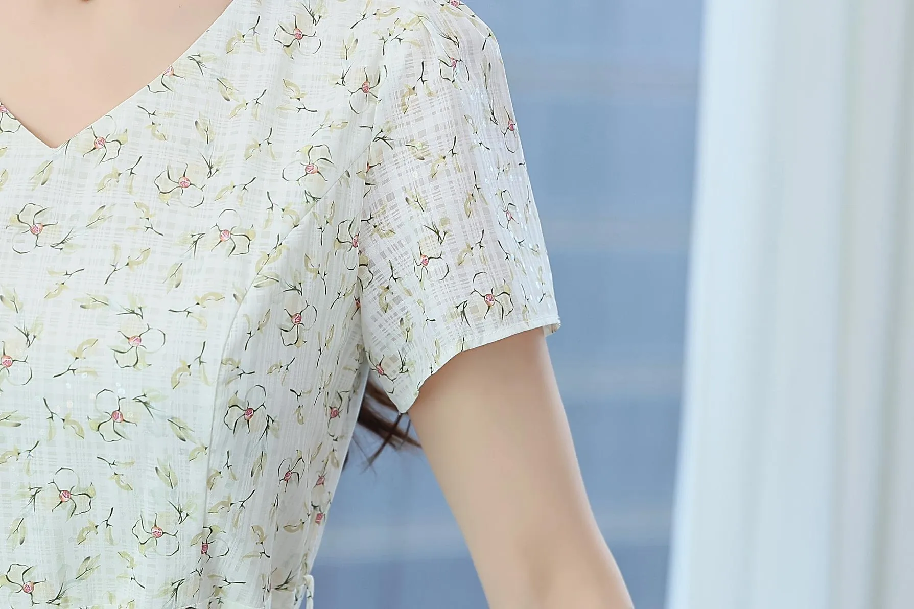 Stunning A-Line Dress for Women with V-Neck and Floral Print