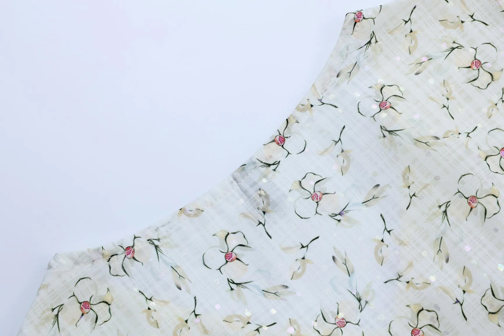 Stunning A-Line Dress for Women with V-Neck and Floral Print