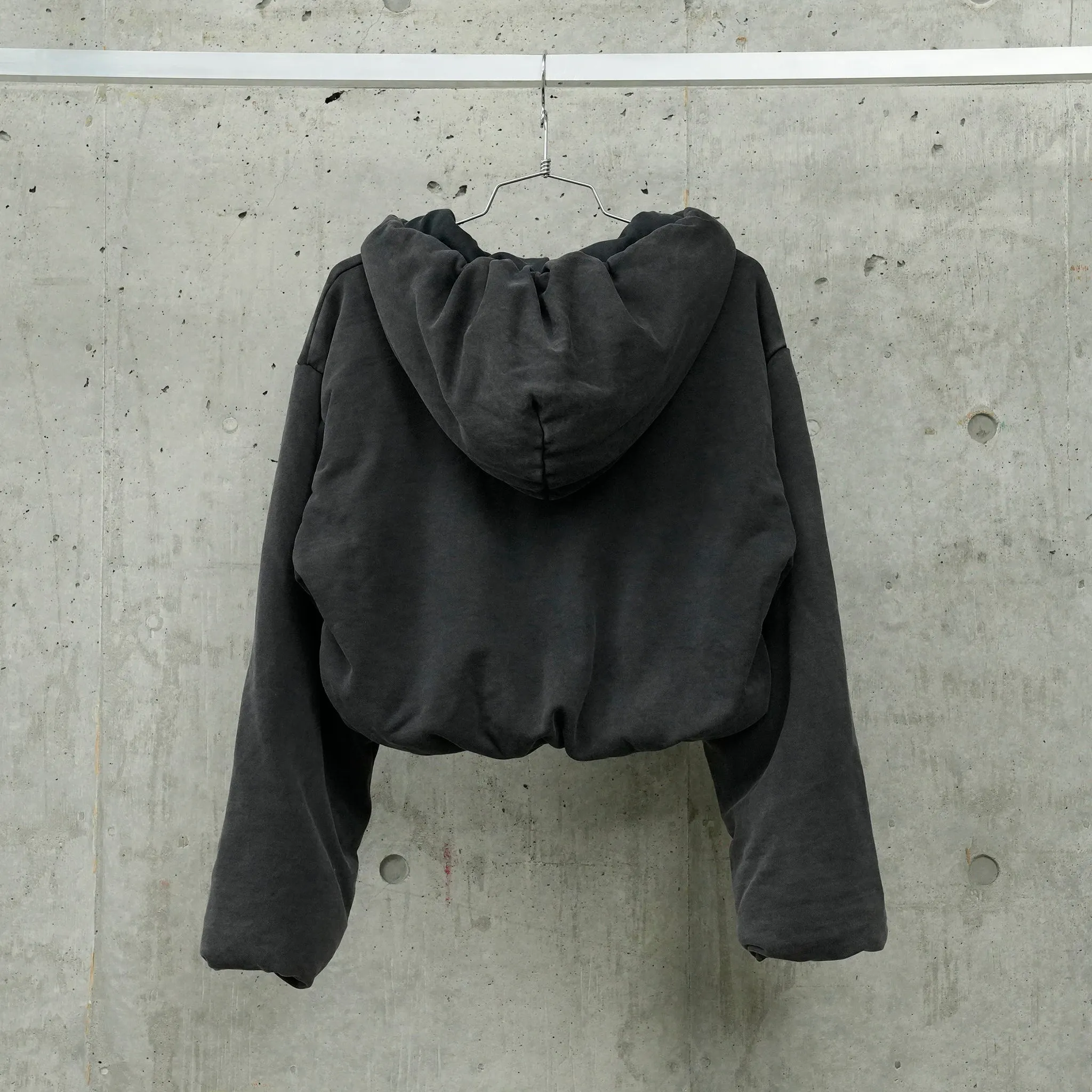 SWEATERS / 900