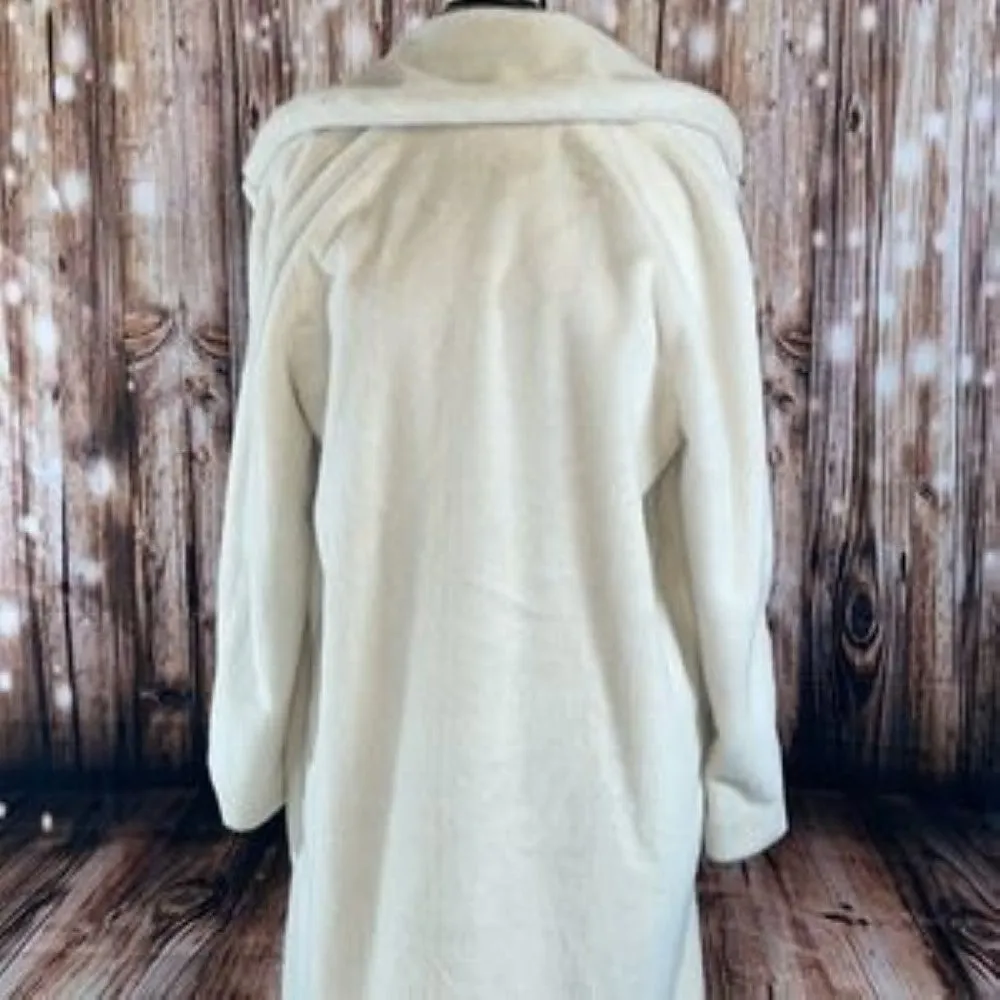 Women's Cupcakes And Cashmere Celestia Faux Fur Coat, Size Small - White